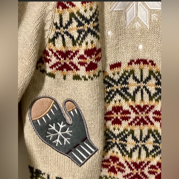 Holiday Sweater with Reindeer and Snowflake Patterns Cardigan Size L - Picture 11 of 14